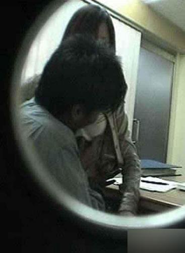老板把我衣服脱了强吻：强吻视频，亲嘴动态图(15)(点击浏览下一张趣图)