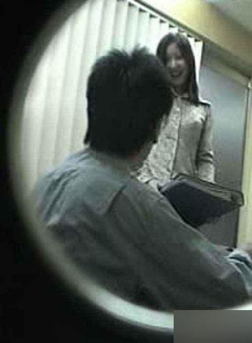 办公室午睡被老板上：在老板办公室强上的秘书(4)(点击浏览下一张趣图)