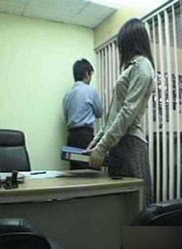 办公室午睡被老板上：在老板办公室强上的秘书(5)(点击浏览下一张趣图)