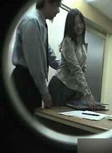 办公室午睡被老板上：在老板办公室强上的秘书(6)(点击浏览下一张趣图)