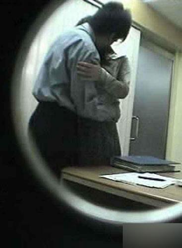 办公室午睡被老板上：在老板办公室强上的秘书(8)(点击浏览下一张趣图)