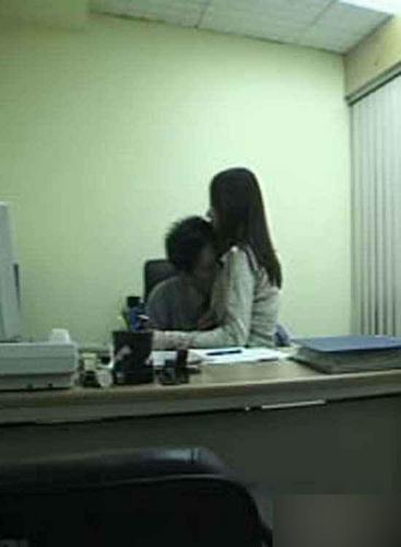 办公室午睡被老板上：在老板办公室强上的秘书(10)(点击浏览下一张趣图)