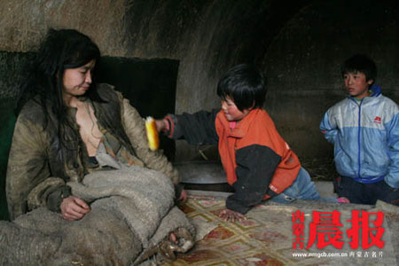 被拐卖的女人曹小青图：曹小青被拐前照片(6)(点击浏览下一张趣图)