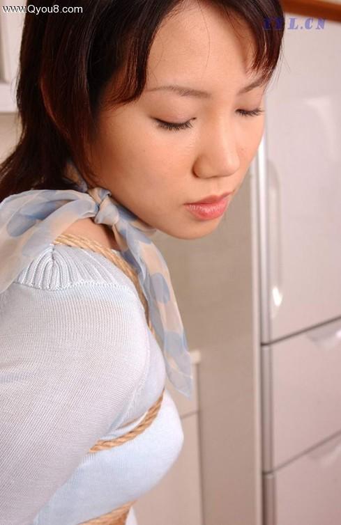 性刑女刑警第一部分：女刑警队员被俘受刑(点击浏览下一张趣图)