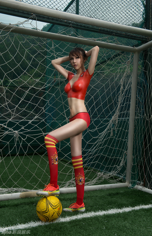 女模光下身彩绘牛仔裤：美女下体照片大全图片(2)(点击浏览下一张趣图)