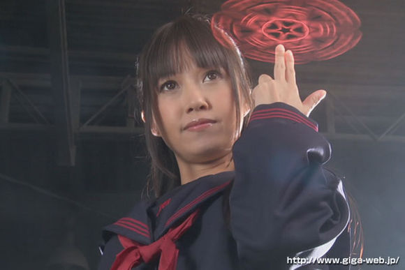 超级战队女战士邪恶图：超级战队女战士被吸奶(2)(点击浏览下一张趣图)