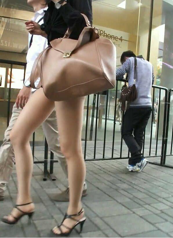 美女的裙子里面的东西图片：女生穿裙子不想穿内裤(4)(点击浏览下一张趣图)