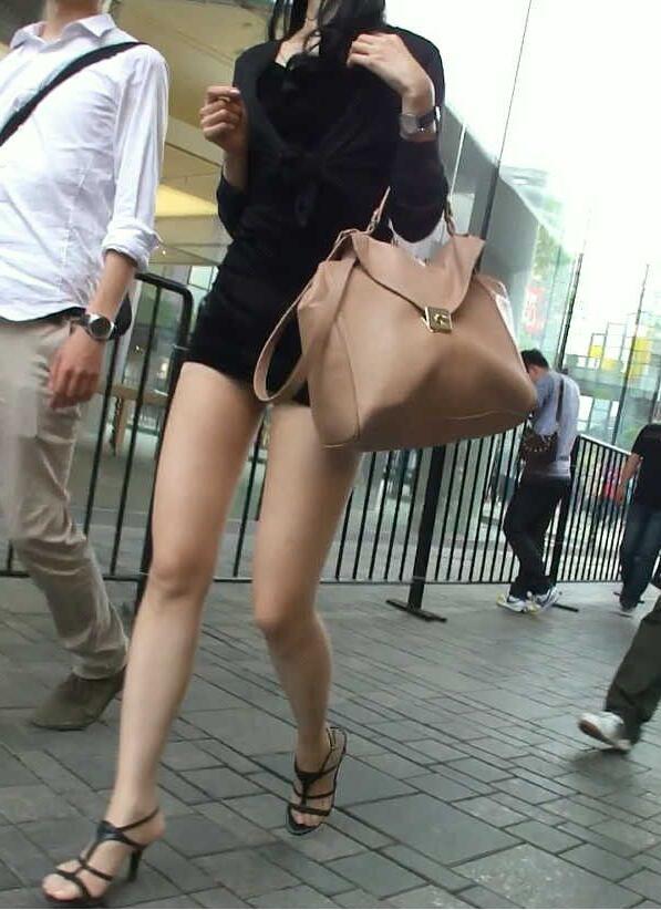 美女的裙子里面的东西图片：女生穿裙子不想穿内裤(5)(点击浏览下一张趣图)