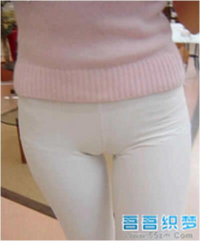 美女下面凹下为什么图：美女下面的白色液体(4)(点击浏览下一张趣图)