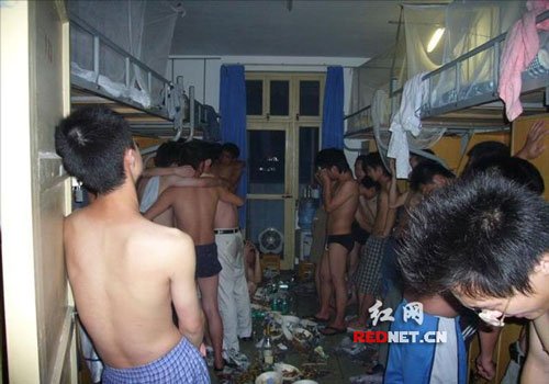 遗精是什么样子图片：男生遗精出来图片(2)(点击浏览下一张趣图)