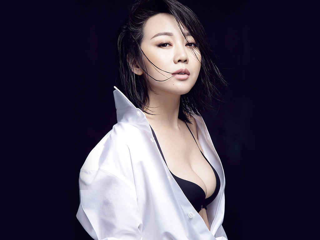闫妮剃毛门19照片下载：闫妮疯狂72小时黑内裤(4)(点击浏览下一张趣图)
