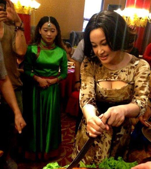 刘晓庆裸体图照：刘晓庆删照门，刘晓庆大胸照(2)(点击浏览下一张趣图)