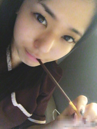苍井空晒素颜照：苍井空素颜看球赛图(3)(点击浏览下一张趣图)