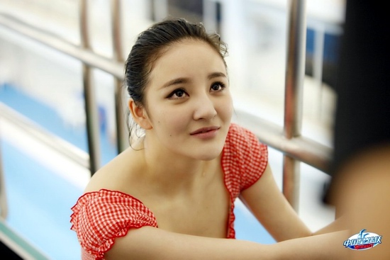 女子跳水泳衣：女人屁股看透透图片(2)(点击浏览下一张趣图)