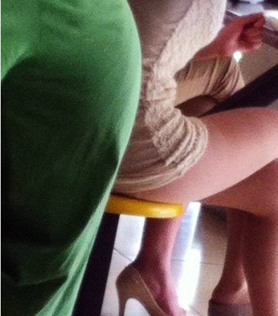 女司机没有穿内裤图片：女人夏天忘穿内裤，深夜公交(4)(点击浏览下一张趣图)