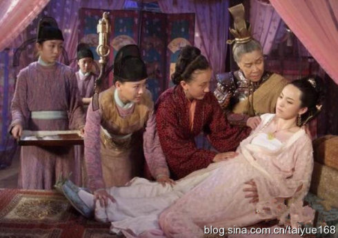 古代生孩子的视频大全：挺大肚子快生了电视剧截图(2)(点击浏览下一张趣图)