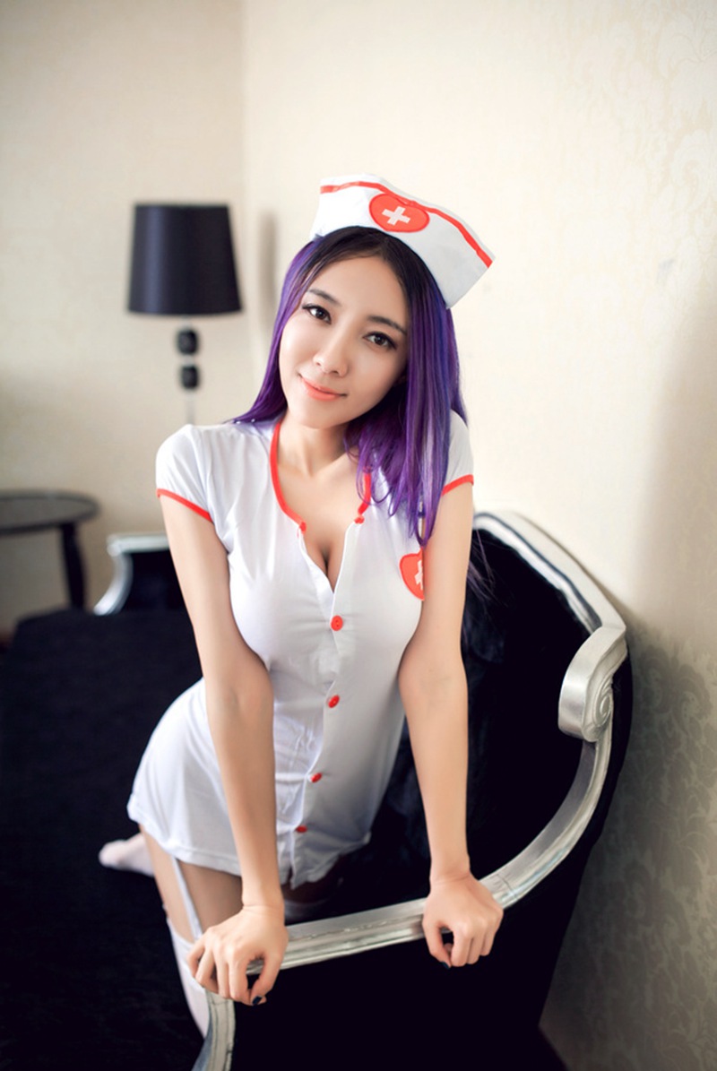 抽插美艳的护士姐姐0：护士姐姐关心我图片(点击浏览下一张趣图)