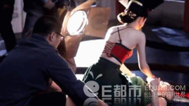 没有穿内裤的赵丽颖图片：赵丽颖没有衣服的图片，赵丽颖只穿内裤和内衣(3)(点击浏览下一张趣图)