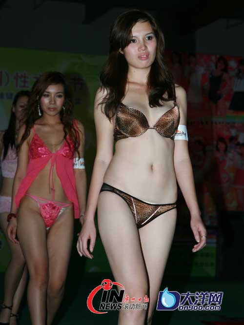 广州性文化节图片：男女交叉50种图片(10)(点击浏览下一张趣图)