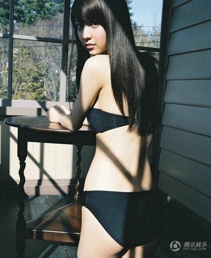 少女玉缝分开图片：清新性感少女图片(3)(点击浏览下一张趣图)