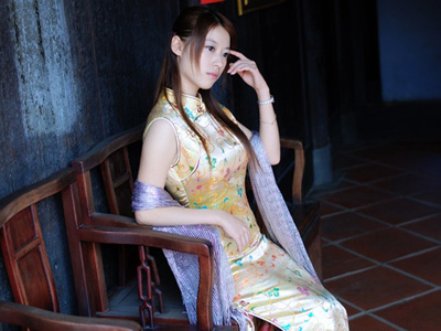 妈妈的丝袜盘丝仙仙：和丝袜少妇同学阿姨(点击浏览下一张趣图)