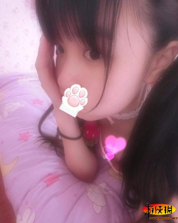 00后小萝莉晒内裤：00后晒性感照露内裤(5)(点击浏览下一张趣图)