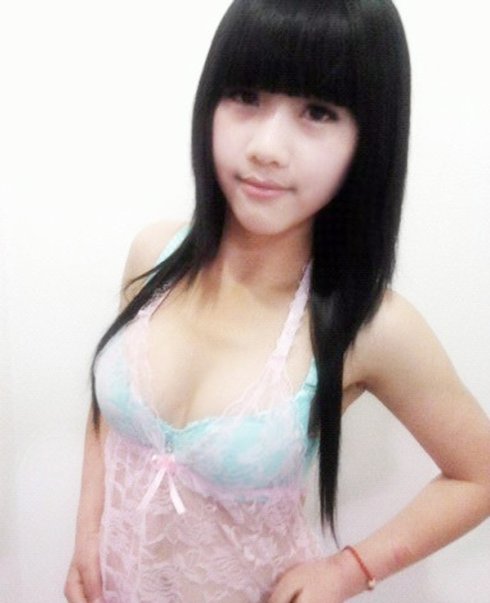 初中女生合不住腿：欲成欢宝贝腿开点(4)(点击浏览下一张趣图)