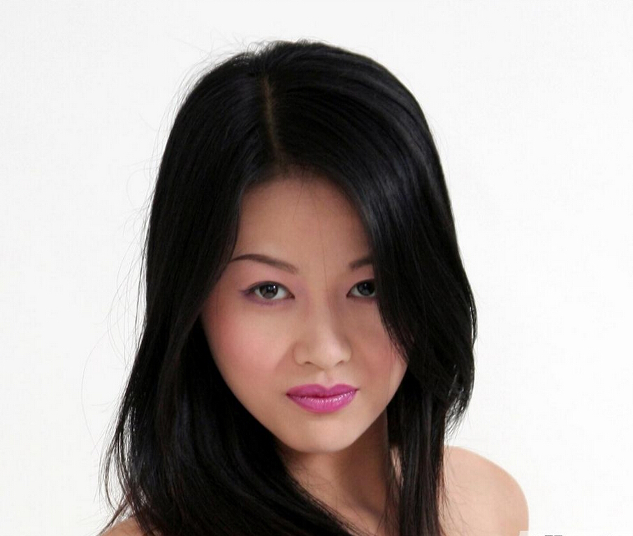 汤芳大露生殖器图片：全裸美女双腿张开30p(5)(点击浏览下一张趣图)