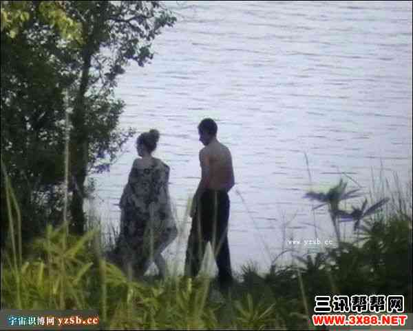 游泳池活春视频图片：大白天打野战视频(点击浏览下一张趣图)
