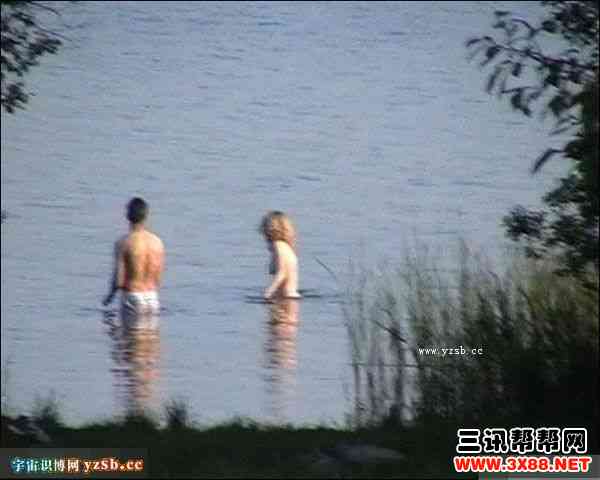 游泳池活春视频图片：大白天打野战视频(5)(点击浏览下一张趣图)