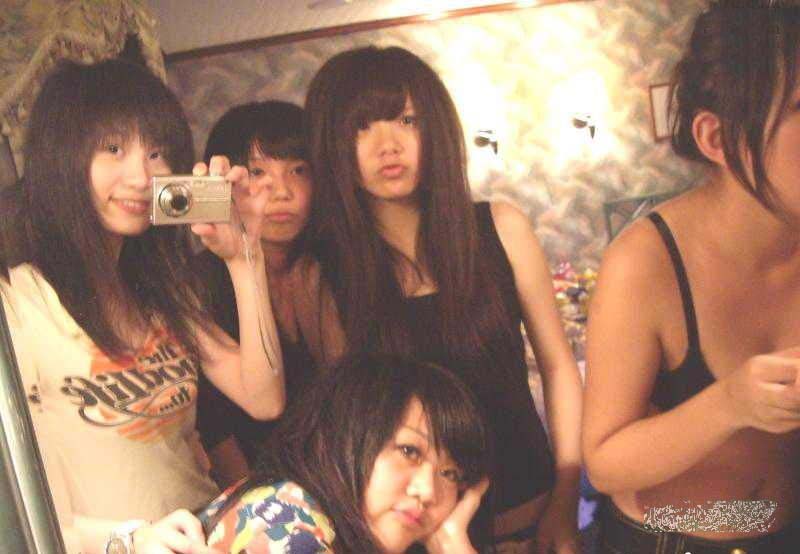 校园系列之女生宿舍：大学校鸡的暗号(点击浏览下一张趣图)