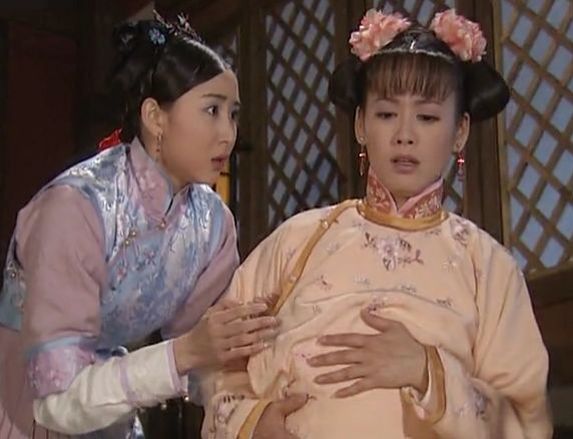 美女孕妇肚子痛要生了：超大肚难产阵痛视频(2)(点击浏览下一张趣图)