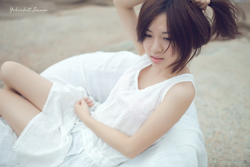 13岁女孩子裙子下图片：13岁女孩的吊带图片(3)(点击浏览下一张趣图)