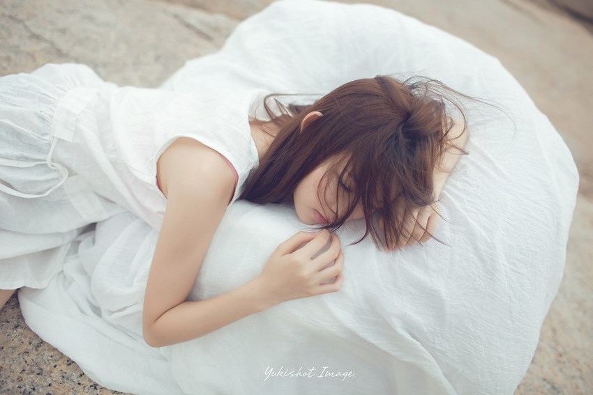 13岁女孩子裙子下图片：13岁女孩的吊带图片(7)(点击浏览下一张趣图)