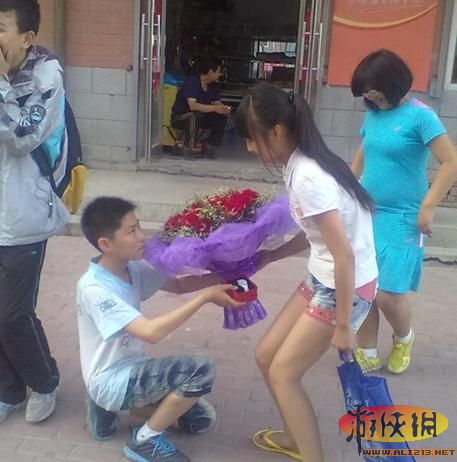 孩子早恋图片，初中生早恋咋办(点击浏览下一张趣图)