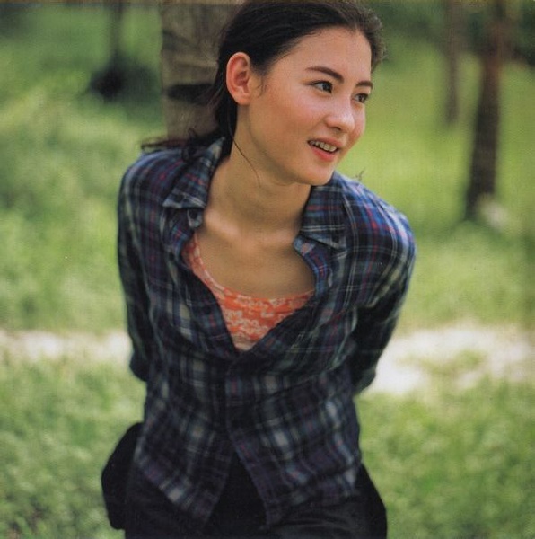 张柏芝任何天气写真图：张柏芝早期清纯照，张柏芝年轻美照(10)(点击浏览下一张趣图)