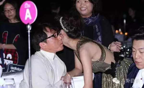 成龙强上过金喜善图：成龙上过的女星(5)(点击浏览下一张趣图)