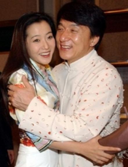 成龙强上过金喜善图：成龙上过的女星(10)(点击浏览下一张趣图)