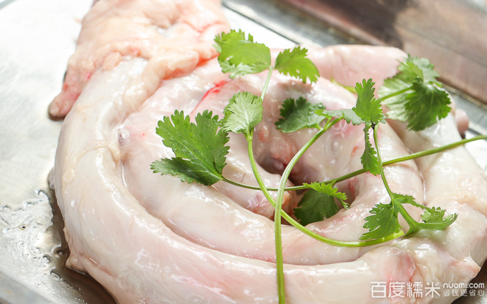 牛鞭在牛身上的图片：牛鞭的处理过程图(2)(点击浏览下一张趣图)