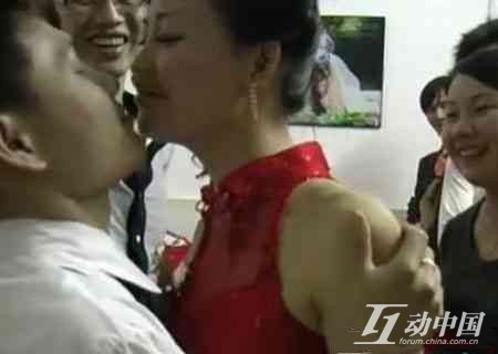 洞房之夜老妈亲自指导真实图片：结婚入洞房晚上做什么(6)(点击浏览下一张趣图)