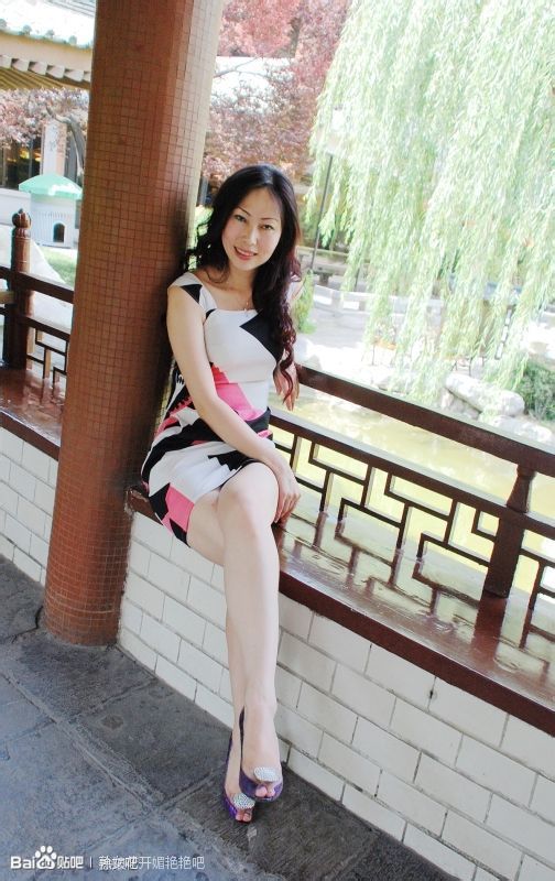 徐娘花开艳艳2丨精品图：性感风韵徐娘(点击浏览下一张趣图)