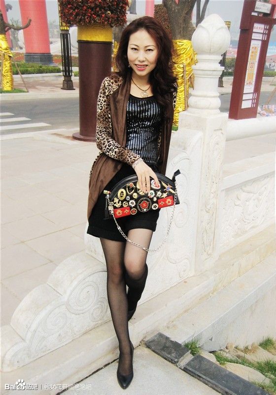 徐娘花开艳艳2丨精品图：性感风韵徐娘(3)(点击浏览下一张趣图)