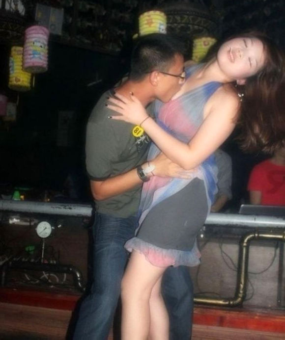 农民工与妇女肮脏照片：失足女的生活(7)(点击浏览下一张趣图)