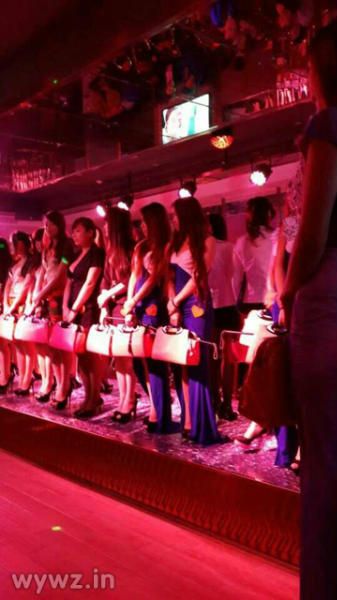 风满熟女老娘们30p图片：亚洲图片区偷拍24p(点击浏览下一张趣图)