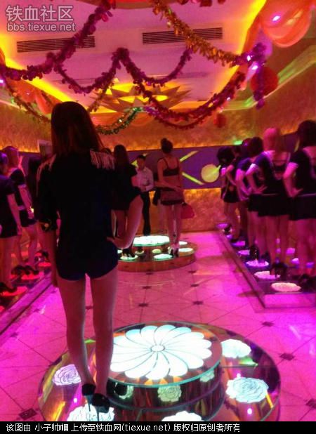 风满熟女老娘们30p图片：亚洲图片区偷拍24p(2)(点击浏览下一张趣图)