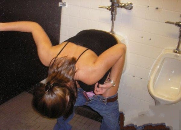 女人阴性部z照片百度图片：女性入厕正面真人照片(6)(点击浏览下一张趣图)