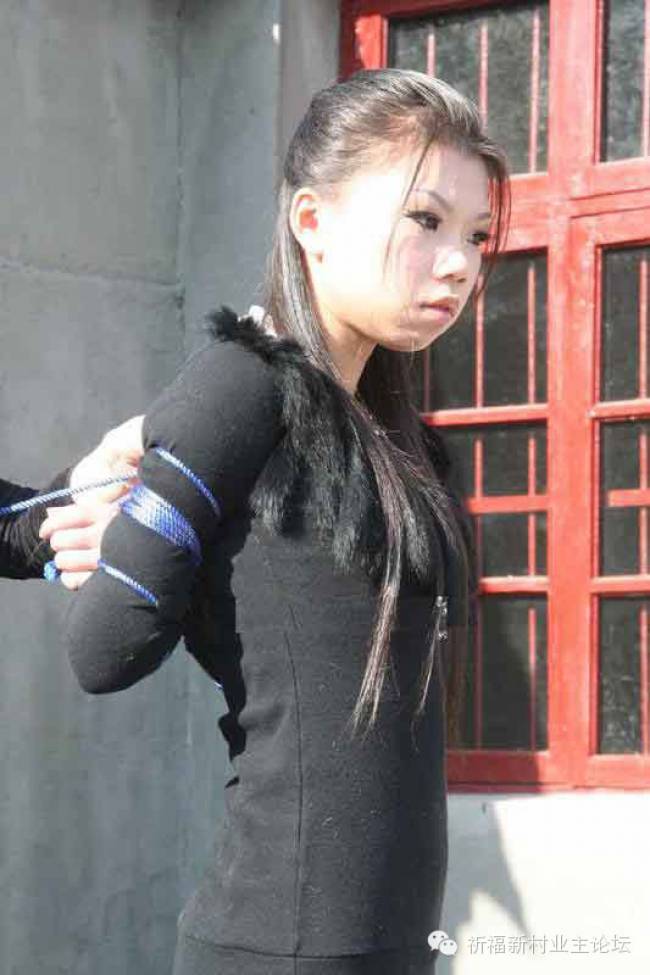 女死刑犯枪毙全视频：19岁女子枪毙现场视频，17多名女犯人枪毙过程(5)(点击浏览下一张趣图)