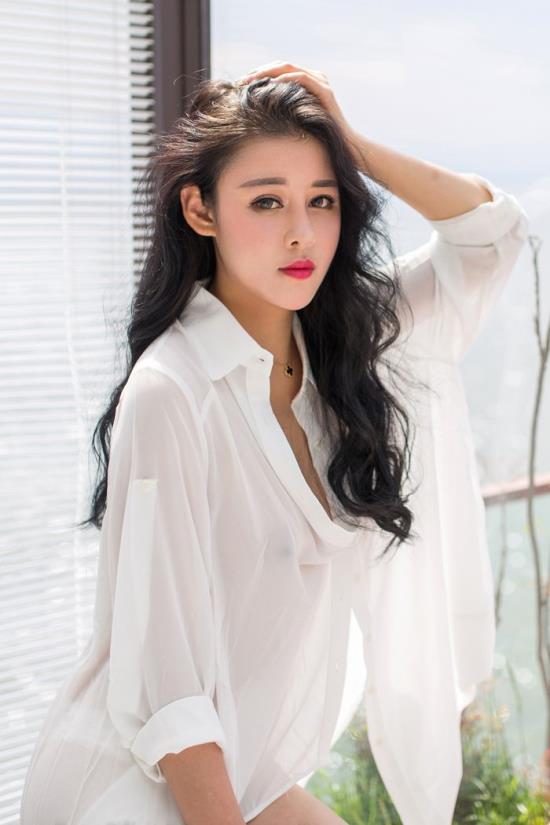 女侠野史师徒密室9-11：女侠野史 黄蓉玉足(2)(点击浏览下一张趣图)