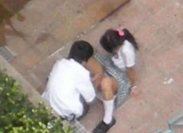 情侣野战被监控拍下。：女大学野战门照片图片，情侣打野战少女来不及(3)(点击浏览下一张趣图)