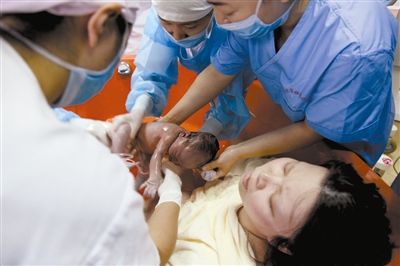顺产侧切伤口图片：顺产视频全过程(2)(点击浏览下一张趣图)